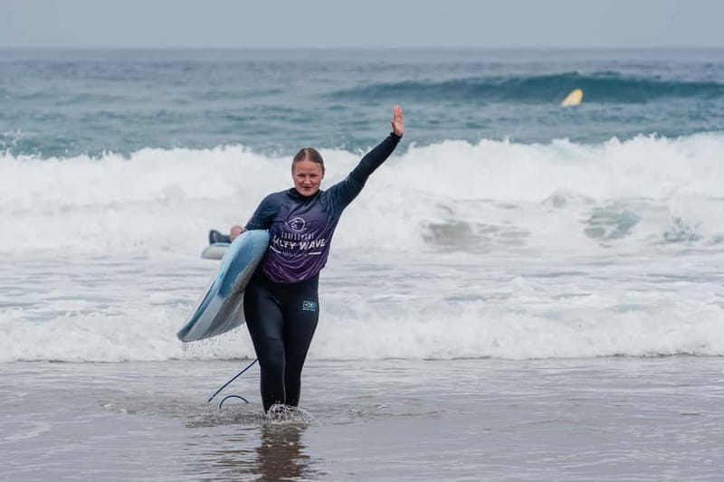 1 day surf lesson - The lesson flow: from wetsuit up to catching your own waves