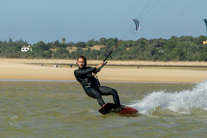 2,5-hour Semi-private Kite Course with your own Kite! - Timing in Lagos: tides and wind drive everything