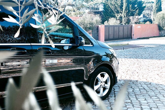 Airport Transfers - A smooth start in Faro: chauffeur transfers for the Algarve