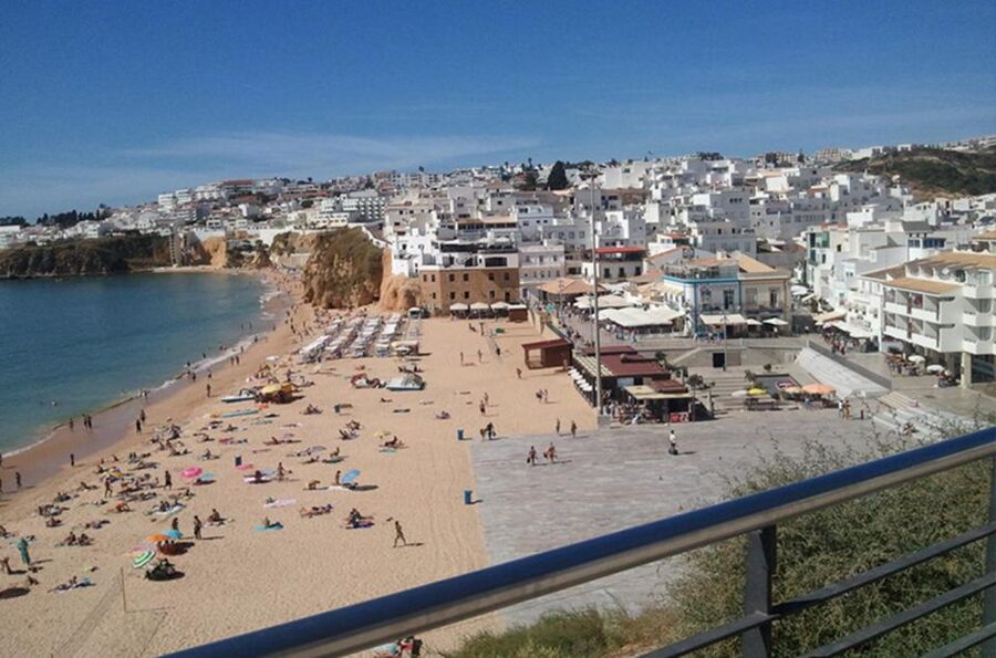 Albufeira: Beaches, Old Town, and Salgados Lagoon Jeep Tour - Praia da Galé break: longer beach time where you can reset