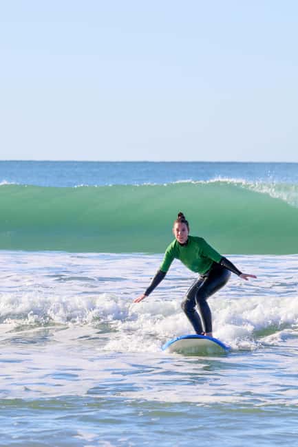 Albufeira: Beginner Surf Lesson - Beach crowding and wave changes: what to expect on busy days