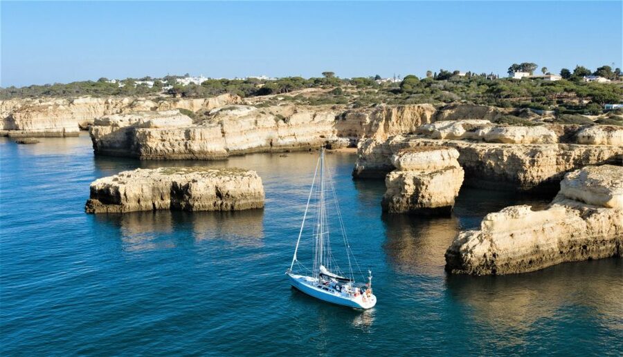Albufeira: Sailing Boat Cruise BBQ & Open Bar on the Beach - Sailing the Southern Algarve Coast and Spotting the Caves