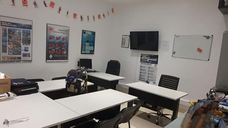 Albufeira: Scuba Diving Experience for Beginners - The boat trip and the sea session up to 12 meters