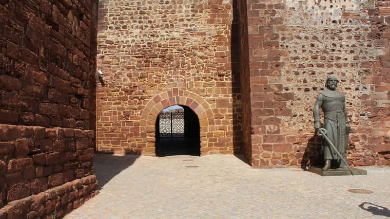 Albufeira: Silves Castle and Chapel of Bones, and Benagil - Chapel of Bones in Alcantarilha: quick, memorable, and worth timing