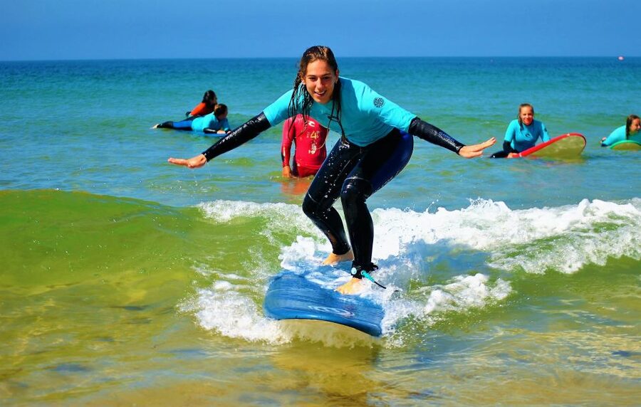 Albufeira: Surfing Lesson at Galé Beach - The 2-hour flow: warm-up, safety, catching waves, then standing attempts