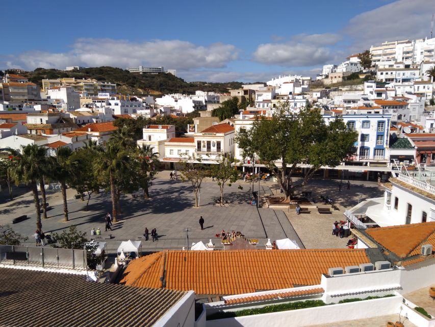 Albufeira: Tuk-tuk Sightseeing Tour - Olhos d’Água: a traditional fishing villa stop that feels personal