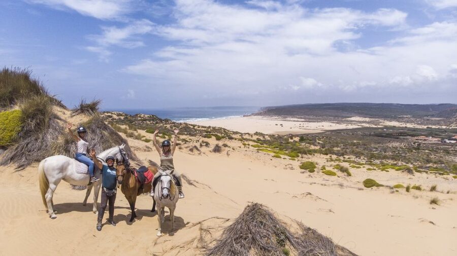 Algarve: 1-Hour Carrapateira Horseback Riding Tour - Entering Carrapateira Extreme Tours: meeting, briefing, and horse time