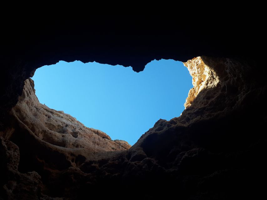 Algarve: Boat Trip to the Caves of Benagil - Desert Beach and rock formations: what to look for on deck