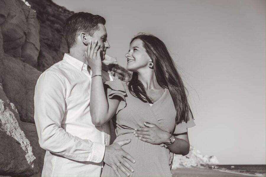 Algarve: Photoshoot for couple, family, portrait - Picking the best light: sunrise or sunset in the Algarve