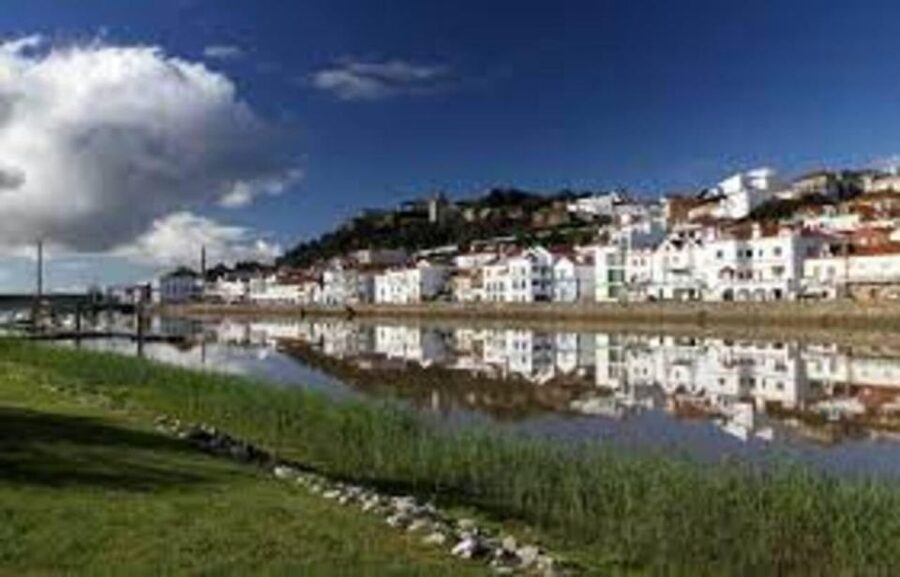 Algarve to Lisbon up to 3 stops - A one-way private ride that turns Algarve to Lisbon into real sightseeing