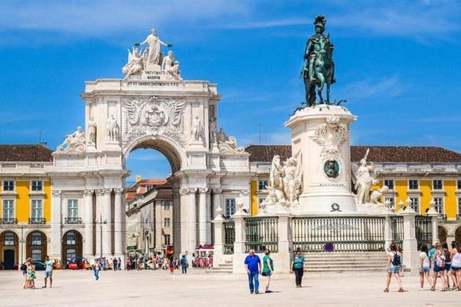 Algarve to Lisbon up to 3 stops - Stop options along the way: Évora, Alcácer do Sal, Quinta da Tôr, plus more