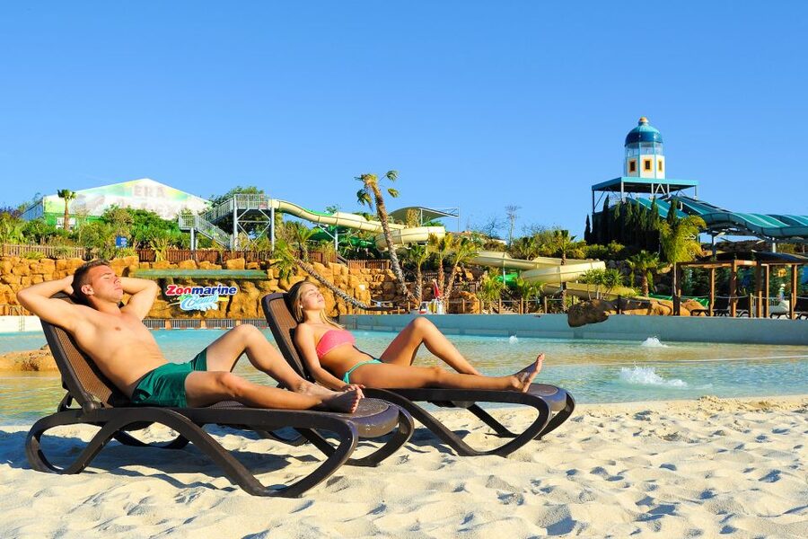 Algarve: Zoomarine Amusement Park Entry Ticket - Birds of prey and tropical birds in the forest