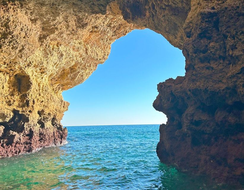 Armação de Pêra: Benagil´s 15 Best Caves Boat Tour - Guides and captains: small-group pacing, big comfort
