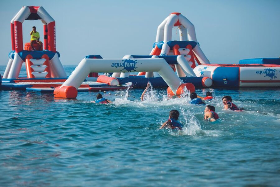 Armação de Pêra: Inflatable Waterpark Entry Ticket - The 7-inflatable obstacle course: what 30 or 60 minutes means