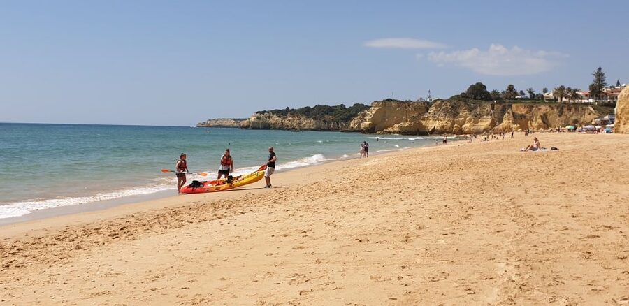 Armação de Pêra: Kayak Rental Service - Kayaking in Armação de Pêra Bay for beginners: what you get in 30 minutes