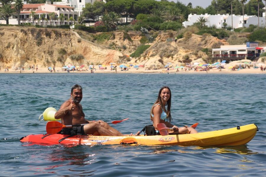 Armação de Pêra: Kayak Rental Service - Meeting at Armação de Pêra beach behind Holiday Inn Algarve: how the start works