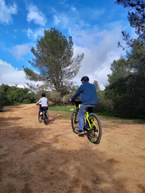 Benagil e-bike tour 7 hanging valleys - Bosch e-bikes, helmets, and Tiago’s safety-first guidance
