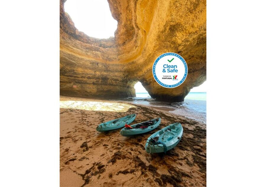 Benagil Kayaking Guided Tour - Where you meet: Praia de Albandeira vs Praia do Barranco
