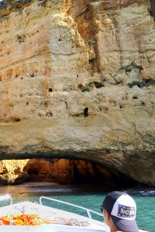 Benagil: Passeio 2 horas de Barco a Gruta de Benagil - Who should book this Benagil Faraway tour?