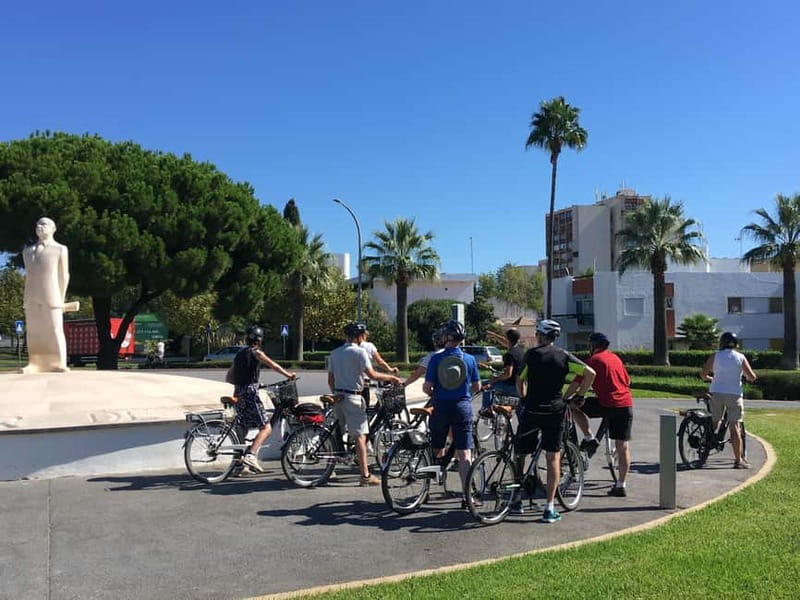 Best of Vilamoura - Guided Bike Tour (3h) - Quarteira’s fruit and fish market: more than just a stop