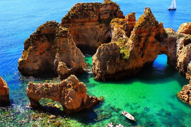 Boat trip to the grottos at Ponta da Piedade, Lagos - Getting started at Passeio dos Descobrimentos and settling in