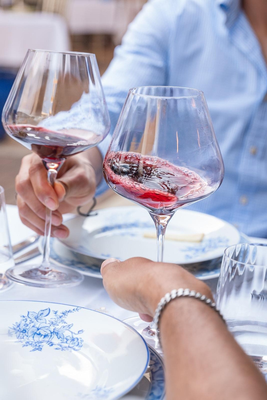 Faro City Portuguese Wine Tasting and Tapas Guided Tour - Your guide matters: why hosts like Alessandra and Mariana get praise