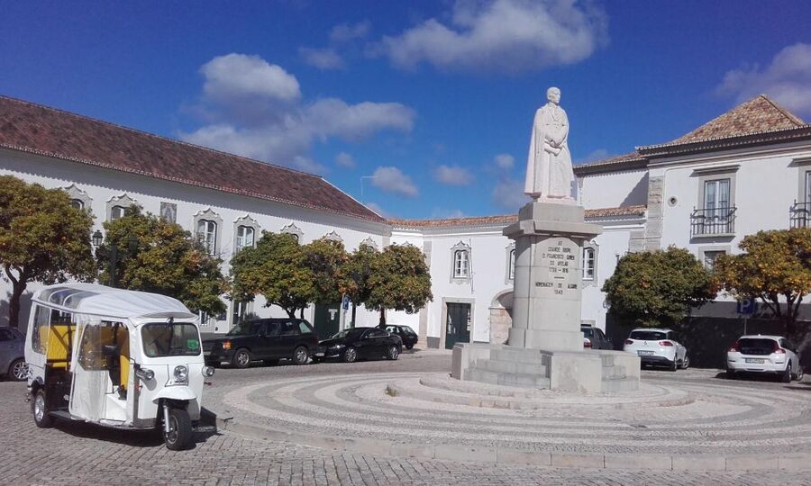 Faro: City tour - Meeting near the Marina: how the tour sets the tone