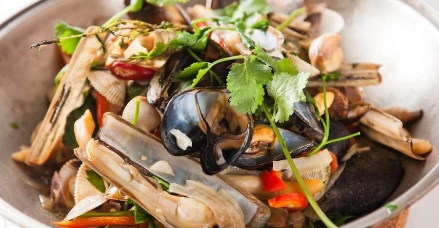 Faro: Learn to cook a Cataplana like a local! - Languages, group energy, and what to expect from staff