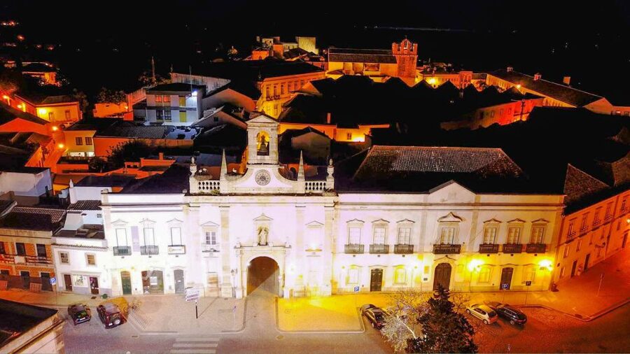 Faro: Night Segway Tour with Cocktails - Where you’ll meet: Hotel Faro & Beach Club by the marina