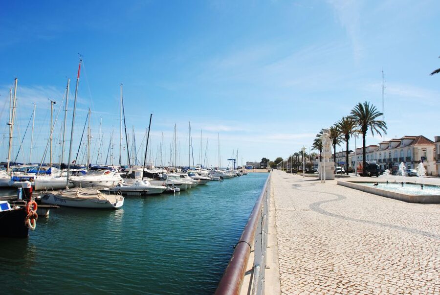 From Albufeira: Eastern Algarve Full-Day Private Tour - Getting from Albufeira to Faro’s 13th-century center