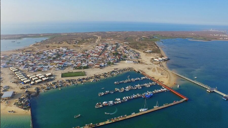 From Faro: Ria Formosa Hop-On Hop-Off 3 Islands Cruise - Culatra Island: fishing village life and oyster farms at low tide