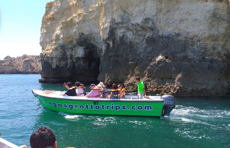 From Lagos: Cruise to the Caves of Ponta da Piedade - The live host: funny stories, real Lagos context, and a guide-led rhythm