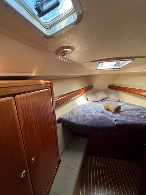 Golden Hour on Elegant Yacht: Sunset Tour in Lagos, Algarve - Golden Hour from the Water: Why Lagos Feels Perfect