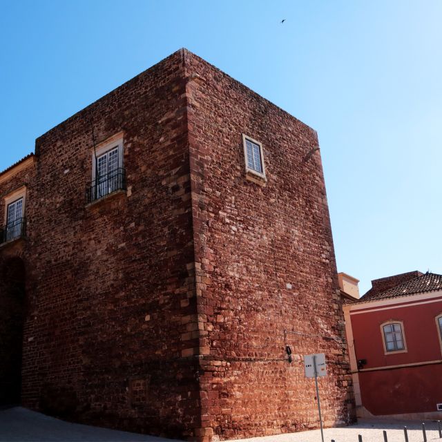 Guided visit to Silves the islamic capital of the Algarve - Meeting at Ponte Romana and why the market is the right start