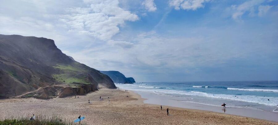 Lagos: group surf lessons for all levels - What to Bring (So You Don’t Get Cold, Wet, or Miserable)