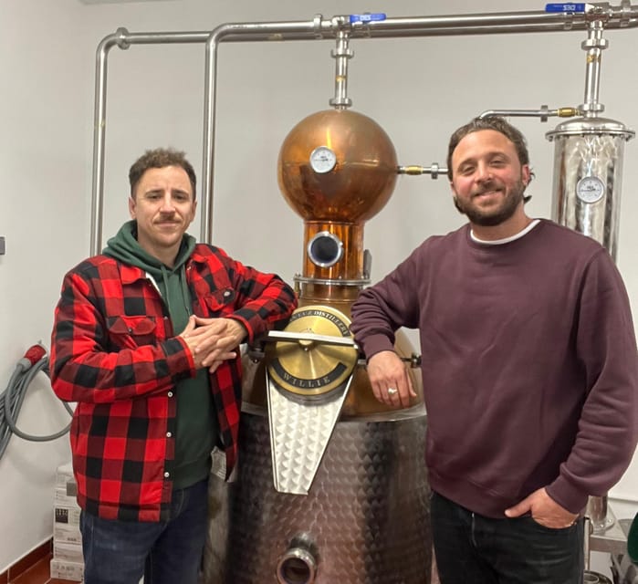 Lagos: Guided Gin Distillery Tour With Tasting at Alma Luz - Who should book this Alma Luz gin distillery tour