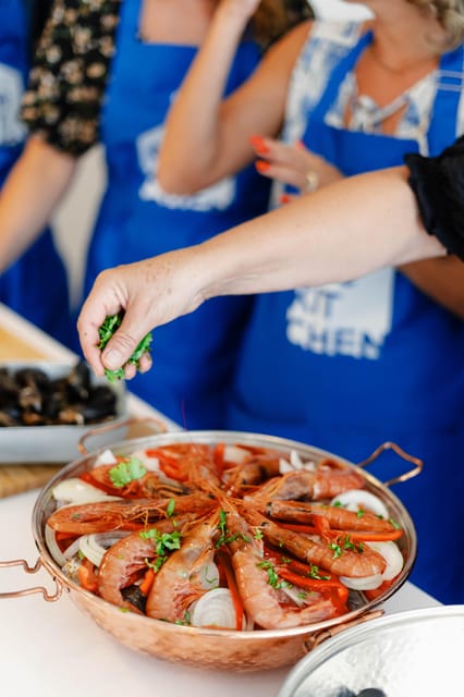 Lagos: Market Tour and Cataplana Cooking Class - Small-group pacing with instructors Joanna and Margarite