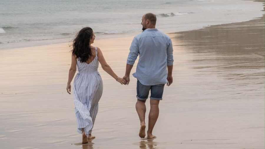 Lagos: Photoshoot for couple - Pose Variety on the Algarve Shoreline