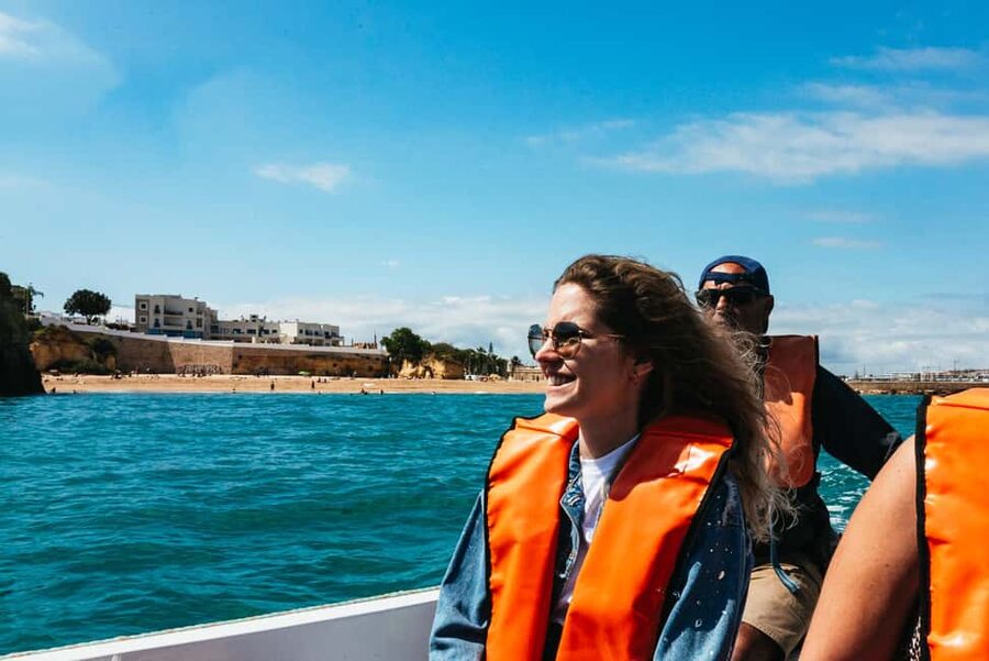Lagos: Ponta da Piedade Coastline Boat Cruise - Lagos Marina meet-up and how the 1-hour flow works