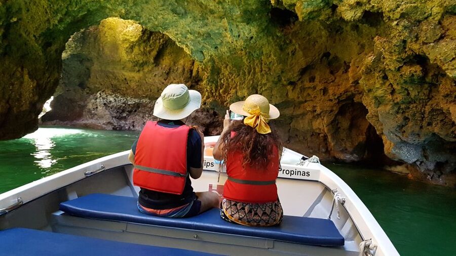 Lagos: Ponta da Piedade Coastline Tour - The Ponta da Piedade cove: the rock formations that make the photos work
