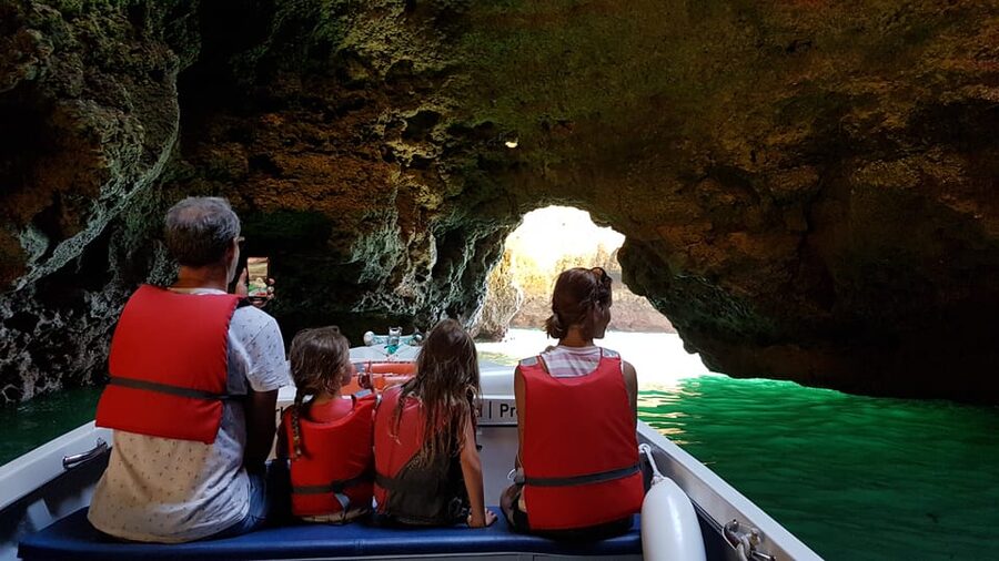 Lagos: Ponta da Piedade Grotto 1-Hour Tour with Local Guide - The Signature Rock Formations You’ll Pass on the Coast