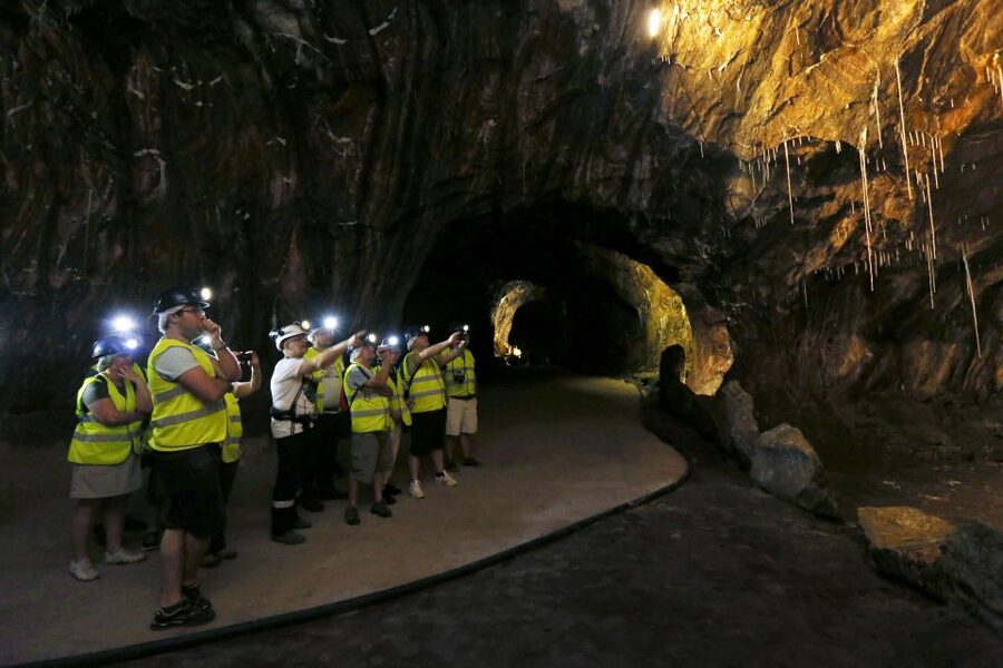 Loulé: St. Barbara Art Collection w/Guided Salt Mine Tour - The 1.3-kilometer mine walk: wide chambers, ancient salt, and clear explanations