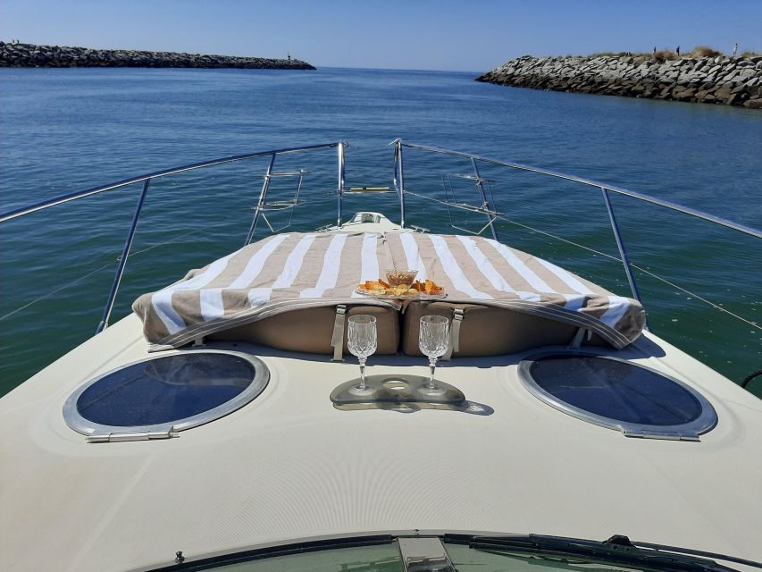 Morning/Afternoon Luxury Yacht Cruise with Drinks and Snacks - Drinks, music, and crew energy: what makes the mood work