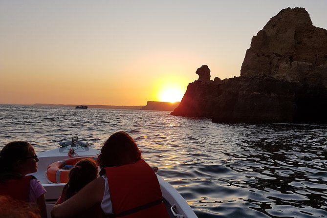Ponta da Piedade Sunset Tour in Lagos, Algarve - On-board commentary in 6 languages: what it changes for you