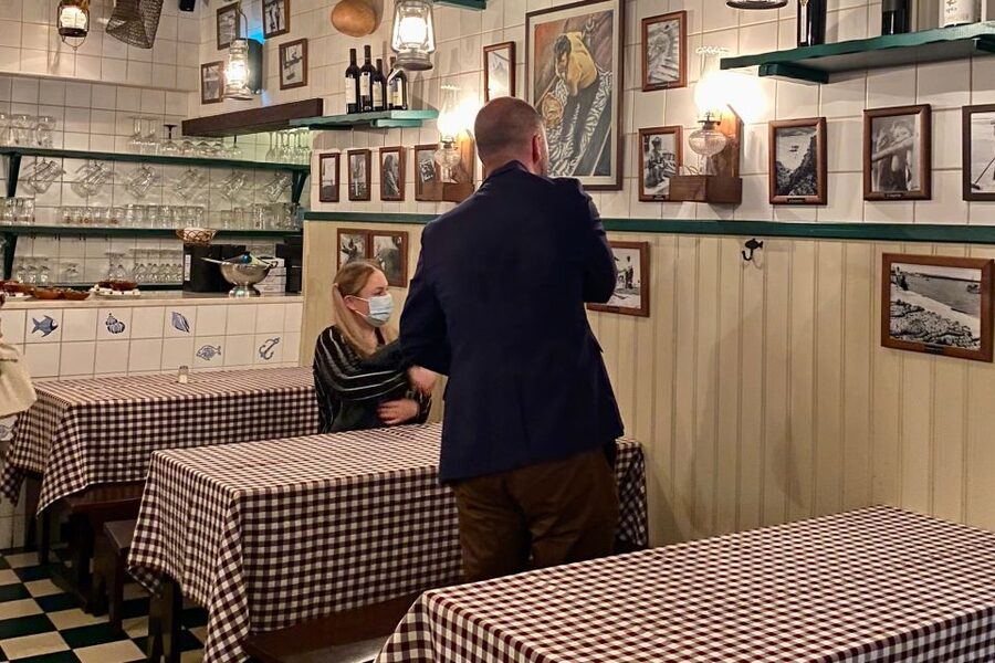 Portimão: 3-Hour Food and Historical Center Tour - Meeting the people behind the food: Paulo’s style and the warm welcome