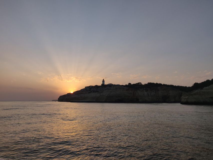 Portimão: Benagil Cave, Marinha Beach Speedboat Tour - The long scenic stretch: viewpoints and the coast in motion