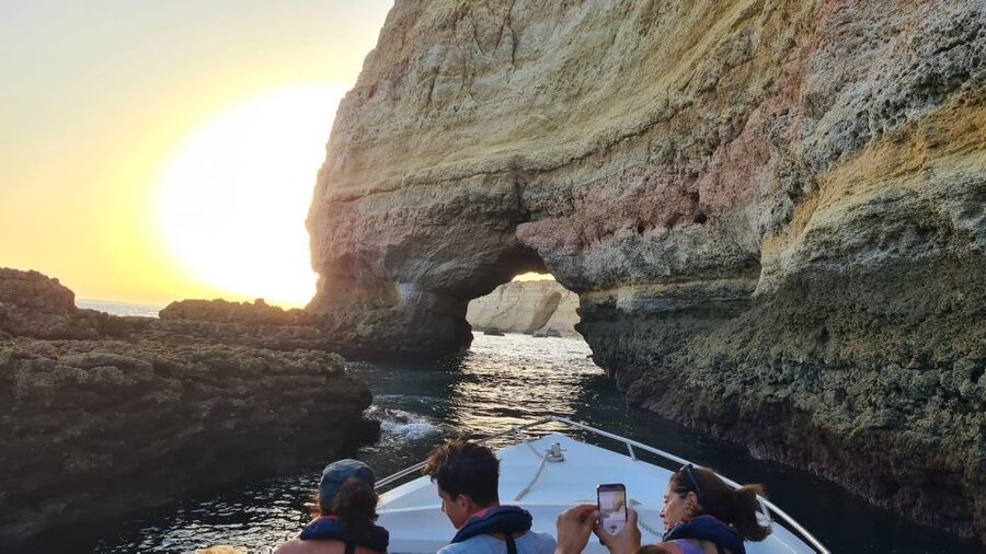 Portimão: Family Gathering - A 2-Hour Cave Cruise Built for Families in Portimão
