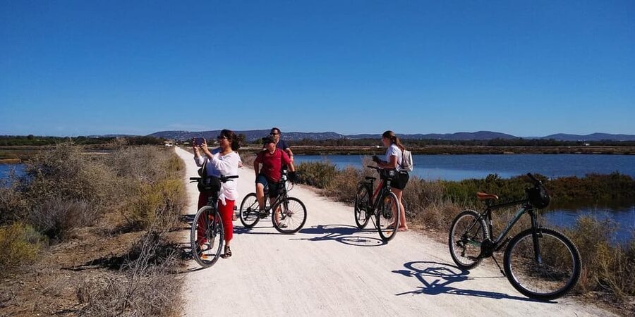 Ria Formosa: Guided Bike Tour (3h), Início na Quinta do Lago - Salt terms and salt flats: how production shapes the wetlands