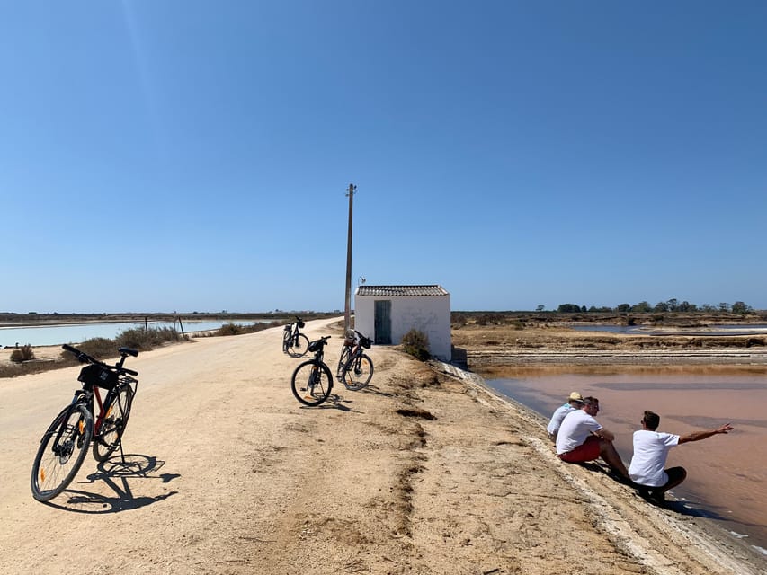 Ria Formosa: Guided Bike Tour (3h), Início na Quinta do Lago - Water, timing, and the small stops that make it feel complete