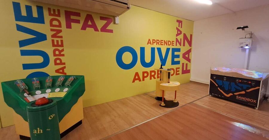 Tavira Ciência Viva Science Center Individual Ticket - The sandbox: build rivers and mountains, then watch what changes